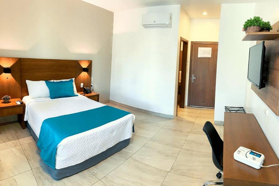Aquamarina Hotel مانتا المظهر الخارجي الصورة